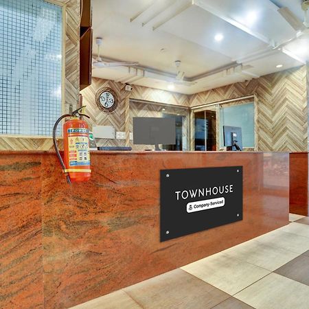 Готель Townhouse Eluru Екстер'єр фото