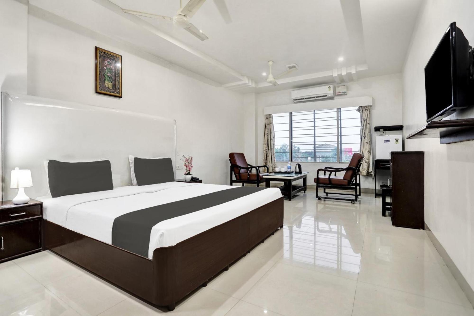 Готель Townhouse Eluru Екстер'єр фото