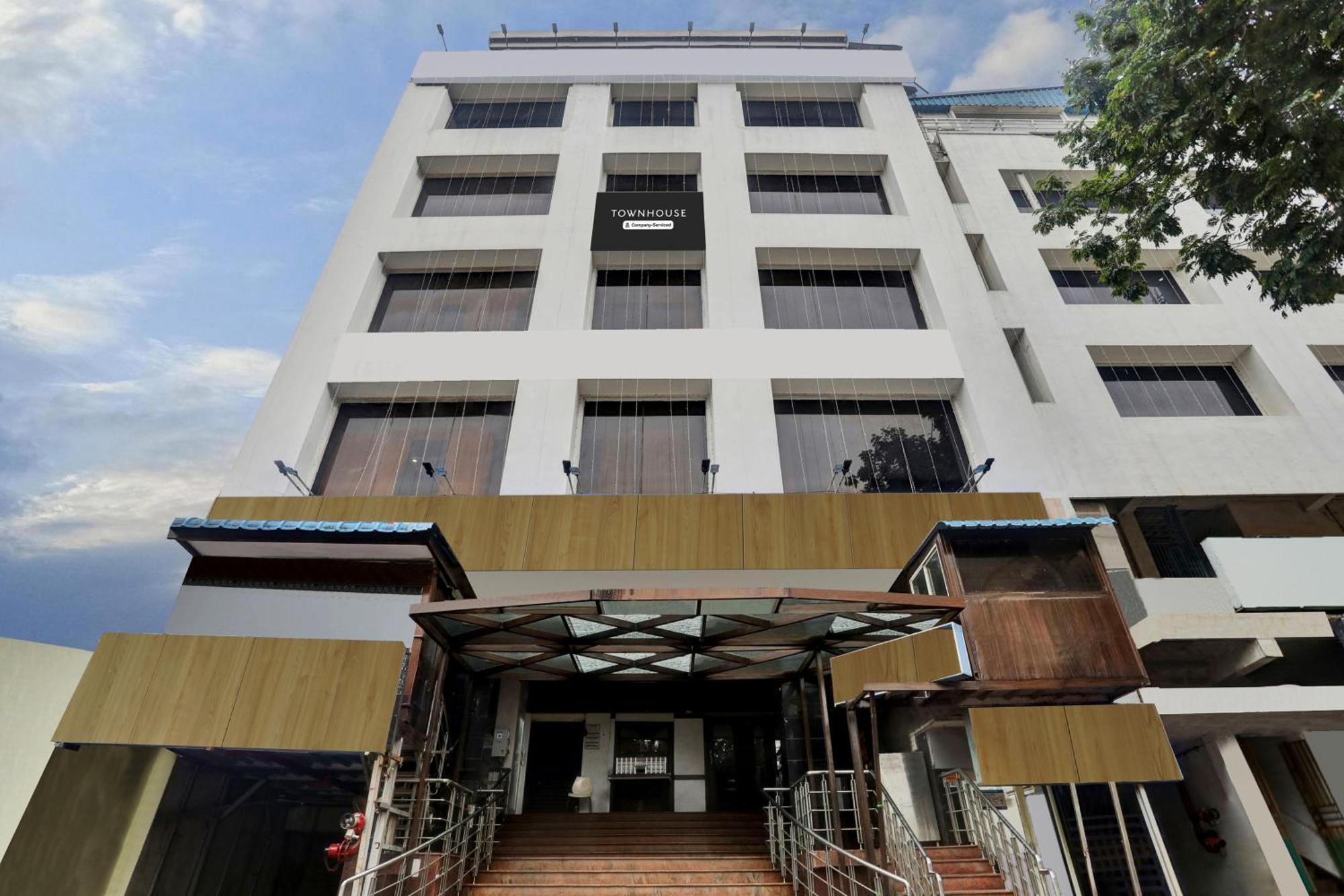 Готель Townhouse Eluru Екстер'єр фото