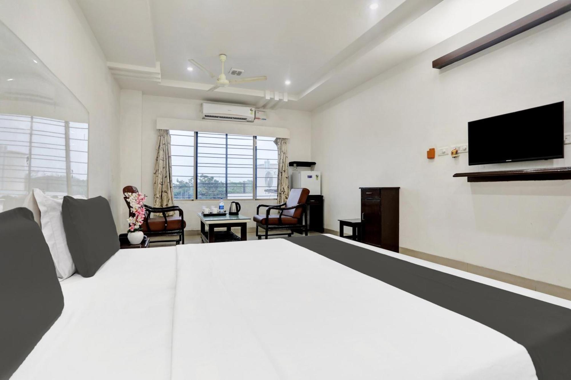 Готель Townhouse Eluru Екстер'єр фото