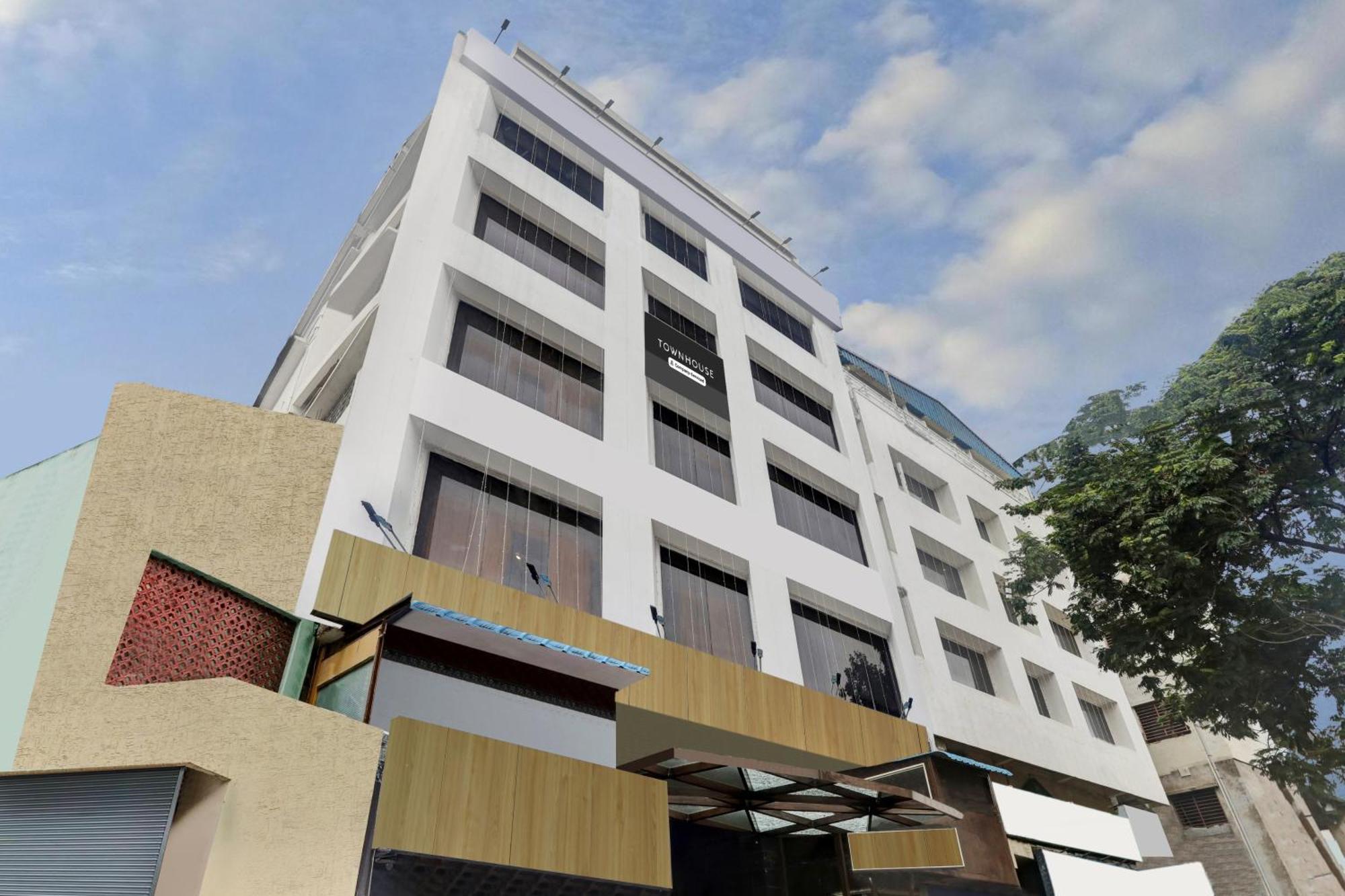 Готель Townhouse Eluru Екстер'єр фото