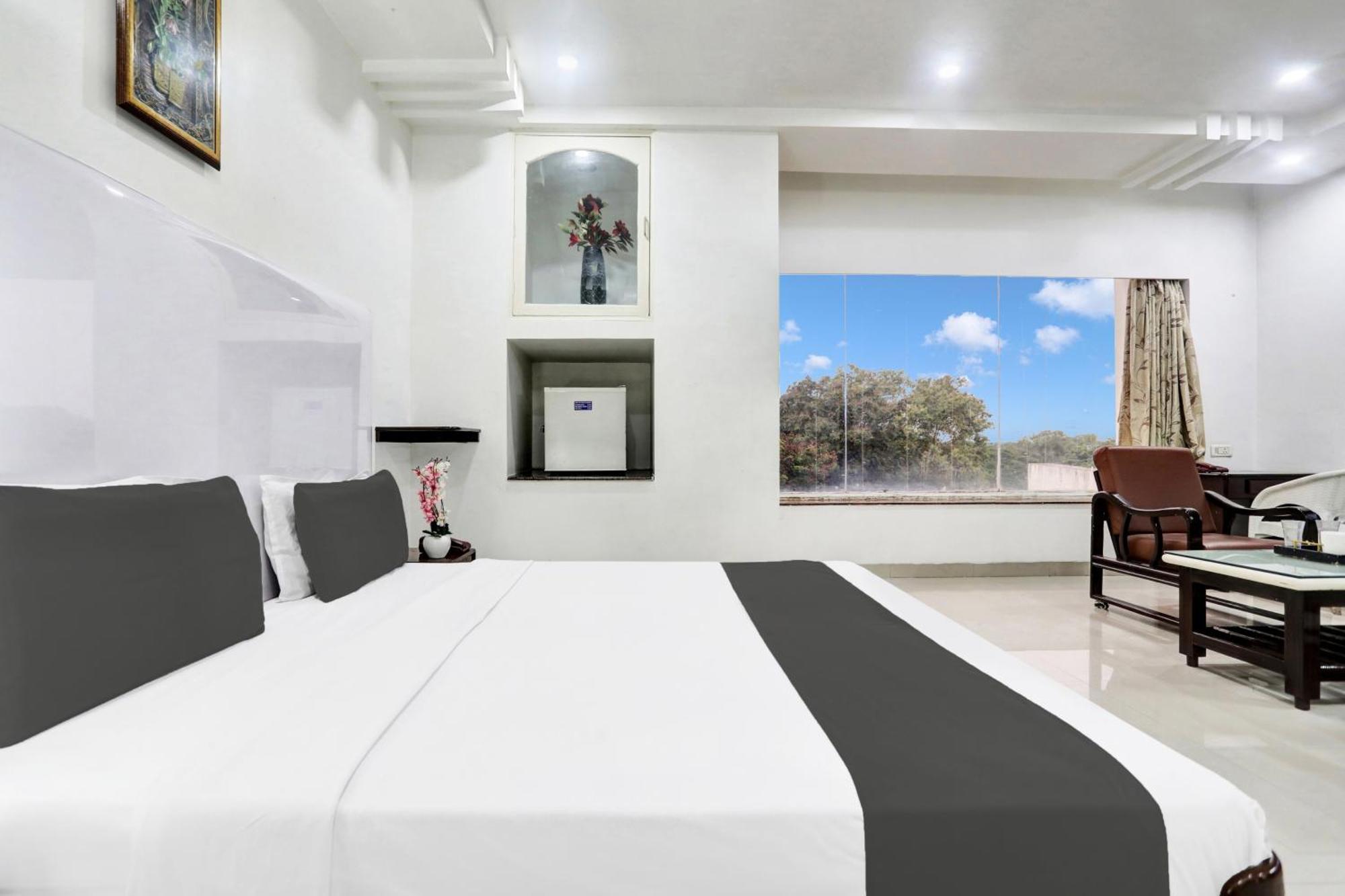 Готель Townhouse Eluru Екстер'єр фото