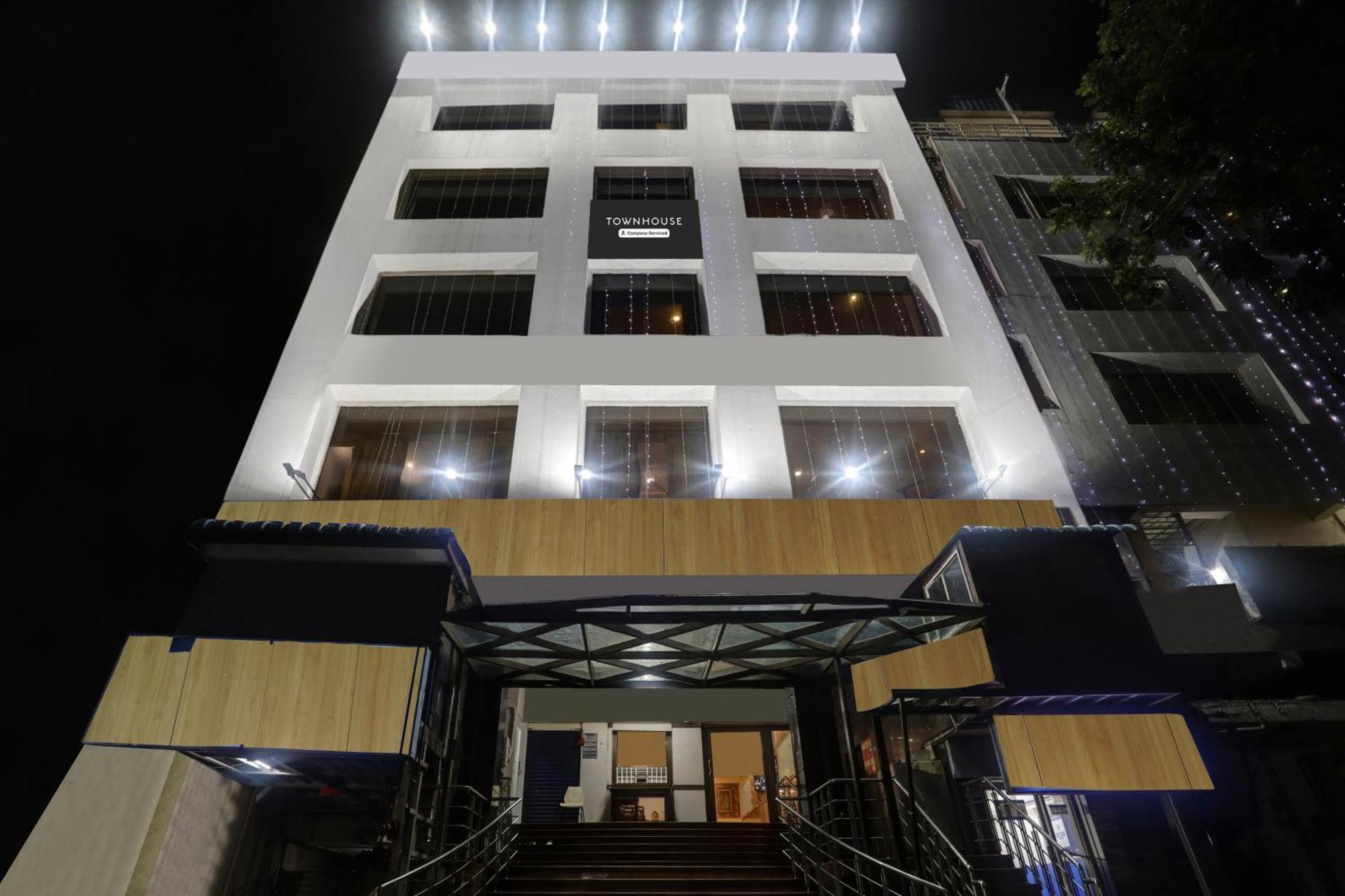 Готель Townhouse Eluru Екстер'єр фото