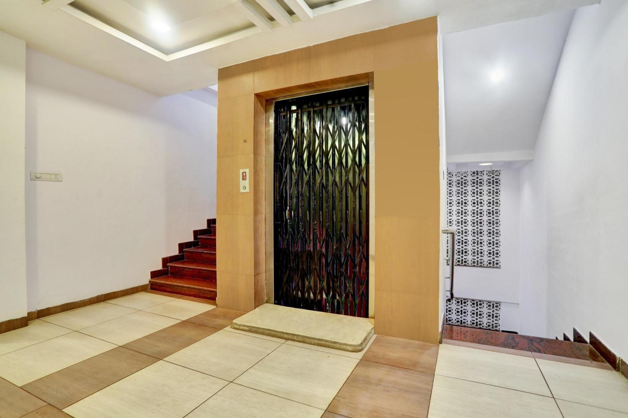 Готель Townhouse Eluru Екстер'єр фото