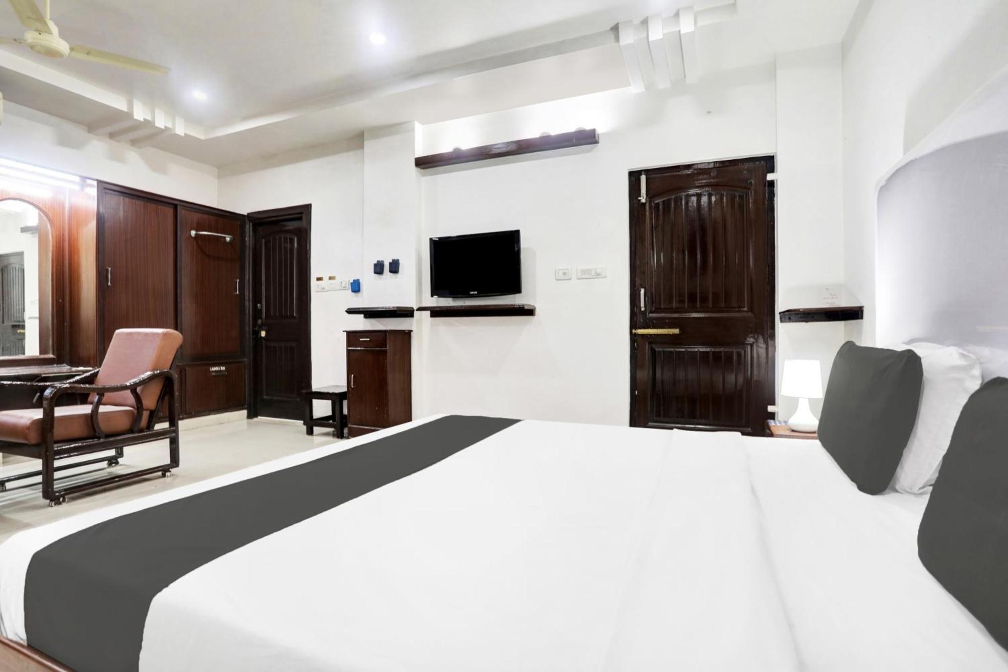 Готель Townhouse Eluru Екстер'єр фото