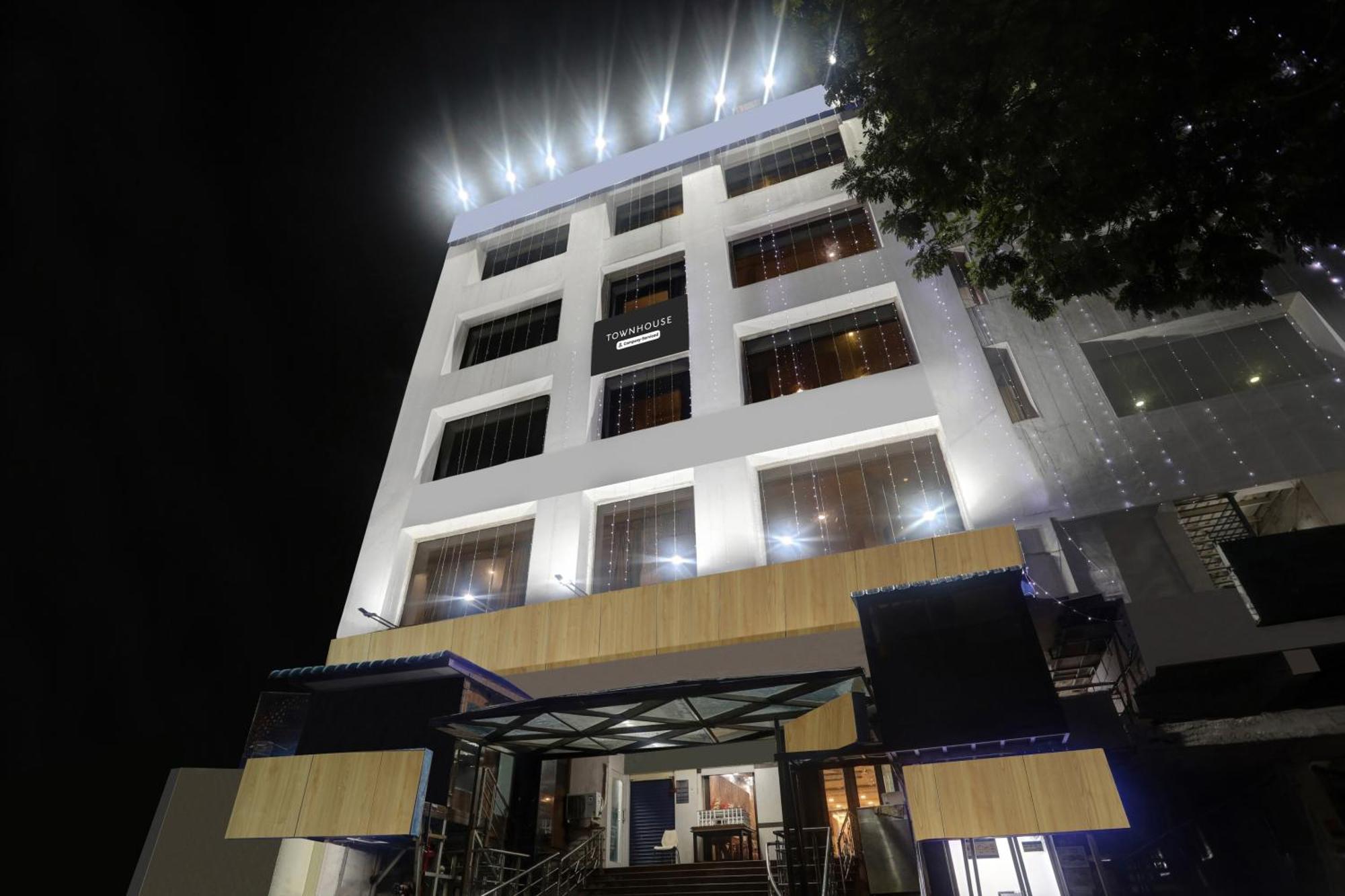 Готель Townhouse Eluru Екстер'єр фото