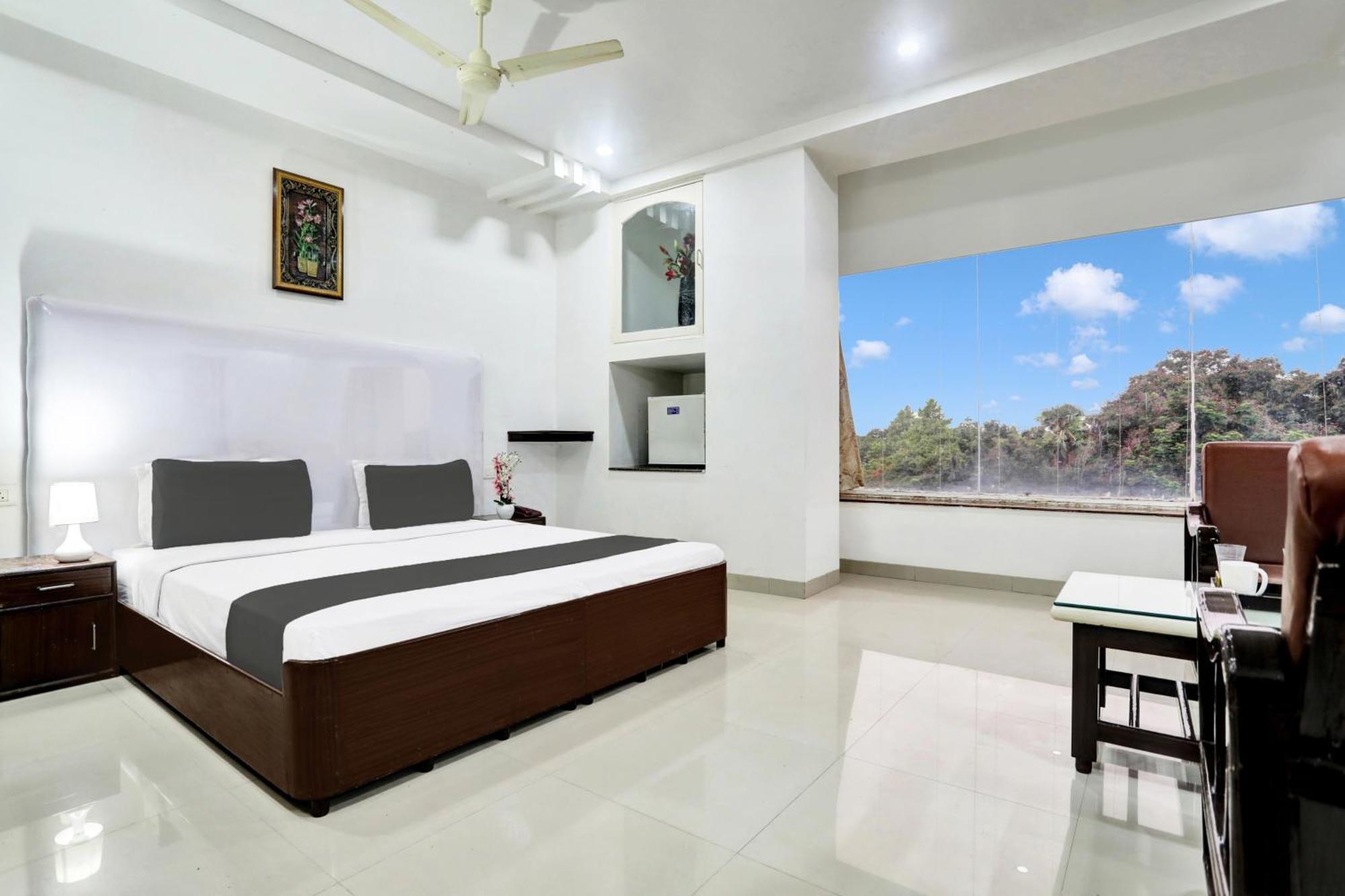 Готель Townhouse Eluru Екстер'єр фото
