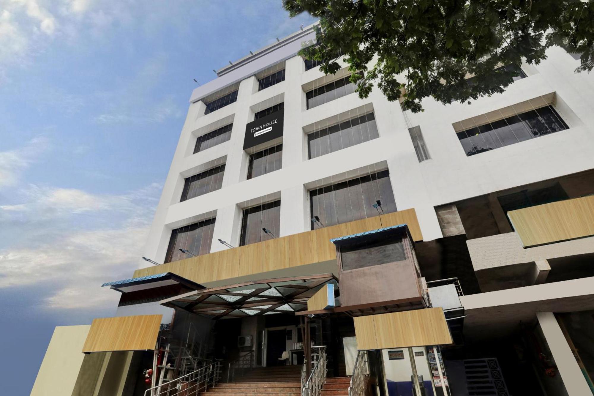 Готель Townhouse Eluru Екстер'єр фото