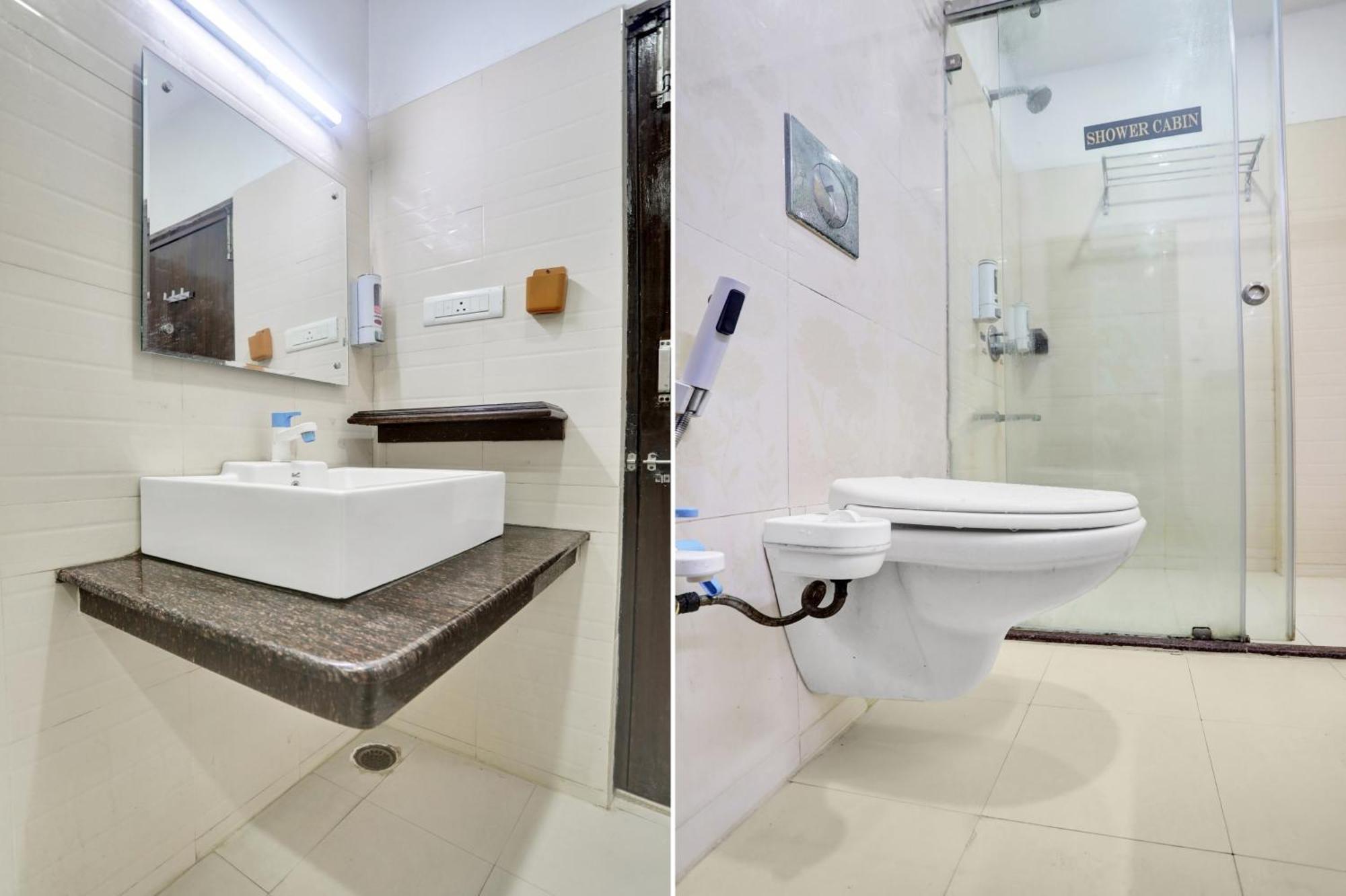 Готель Townhouse Eluru Екстер'єр фото